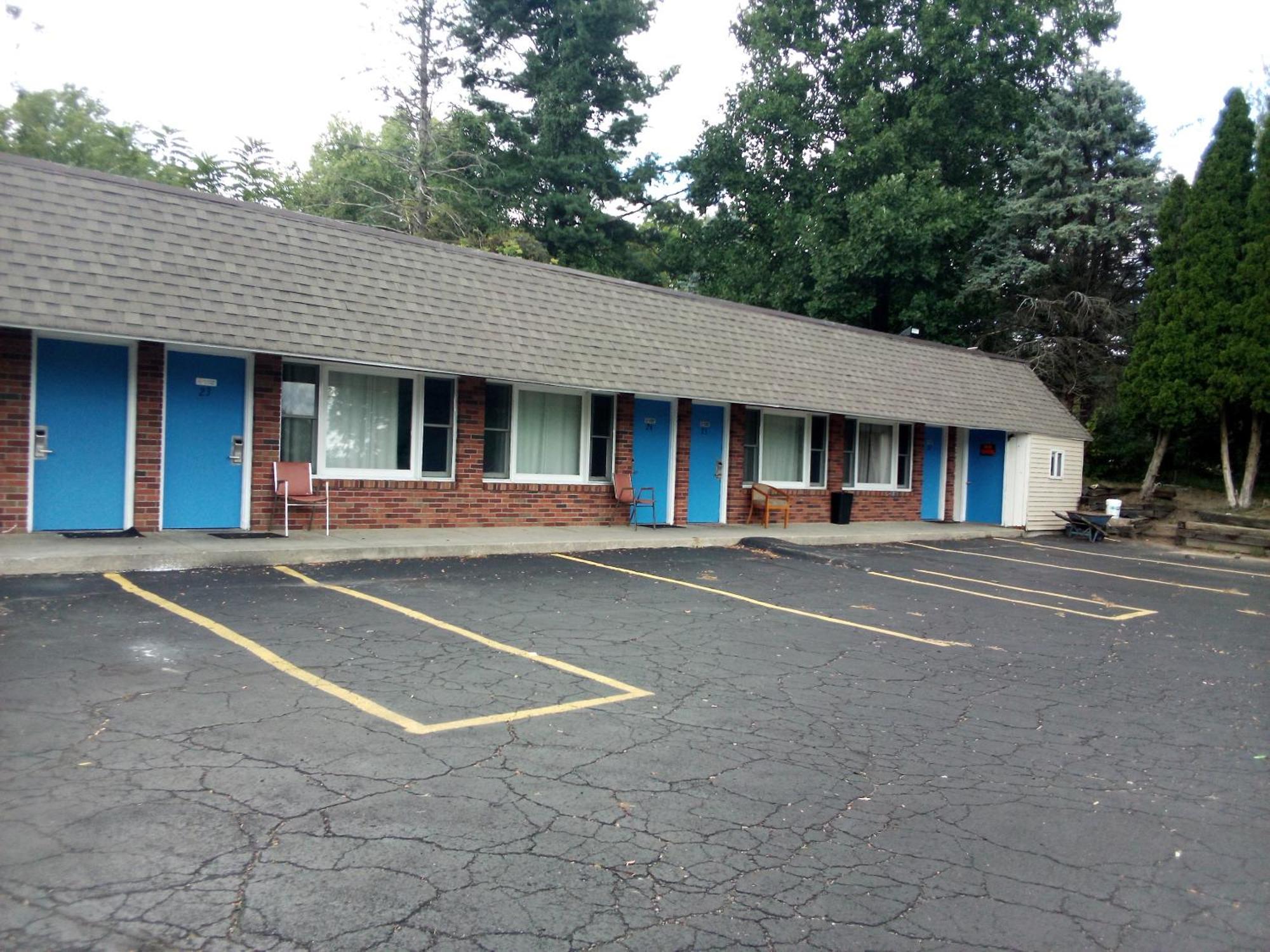 Baw Beese Inn Hillsdale Bagian luar foto