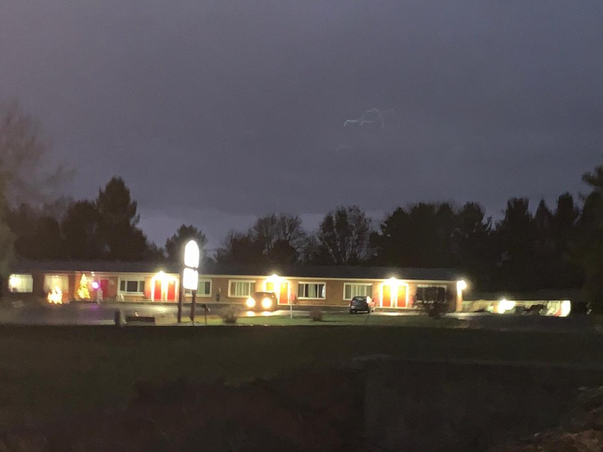Baw Beese Inn Hillsdale Bagian luar foto